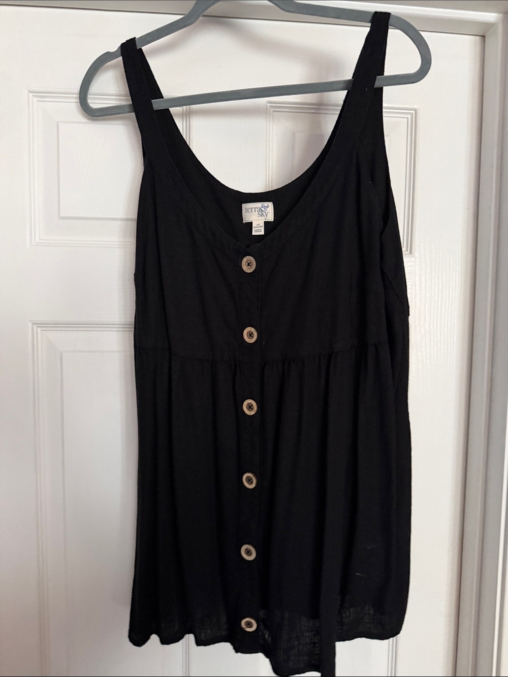 Terra & Sky Black Button-Front Sleeveless Tunic